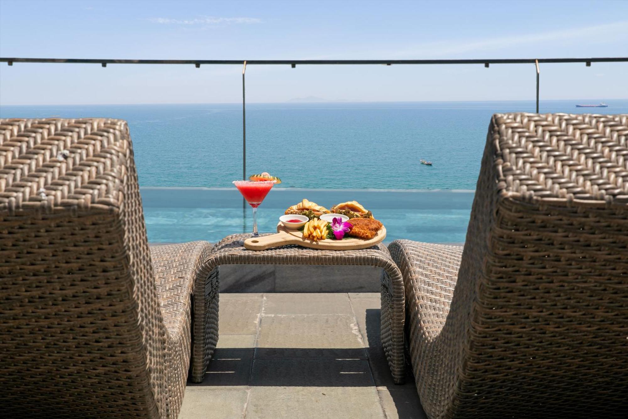 Mangata Beachfront Hotel - Rooftop Bar Sea View Đà Nẵng Exterior foto